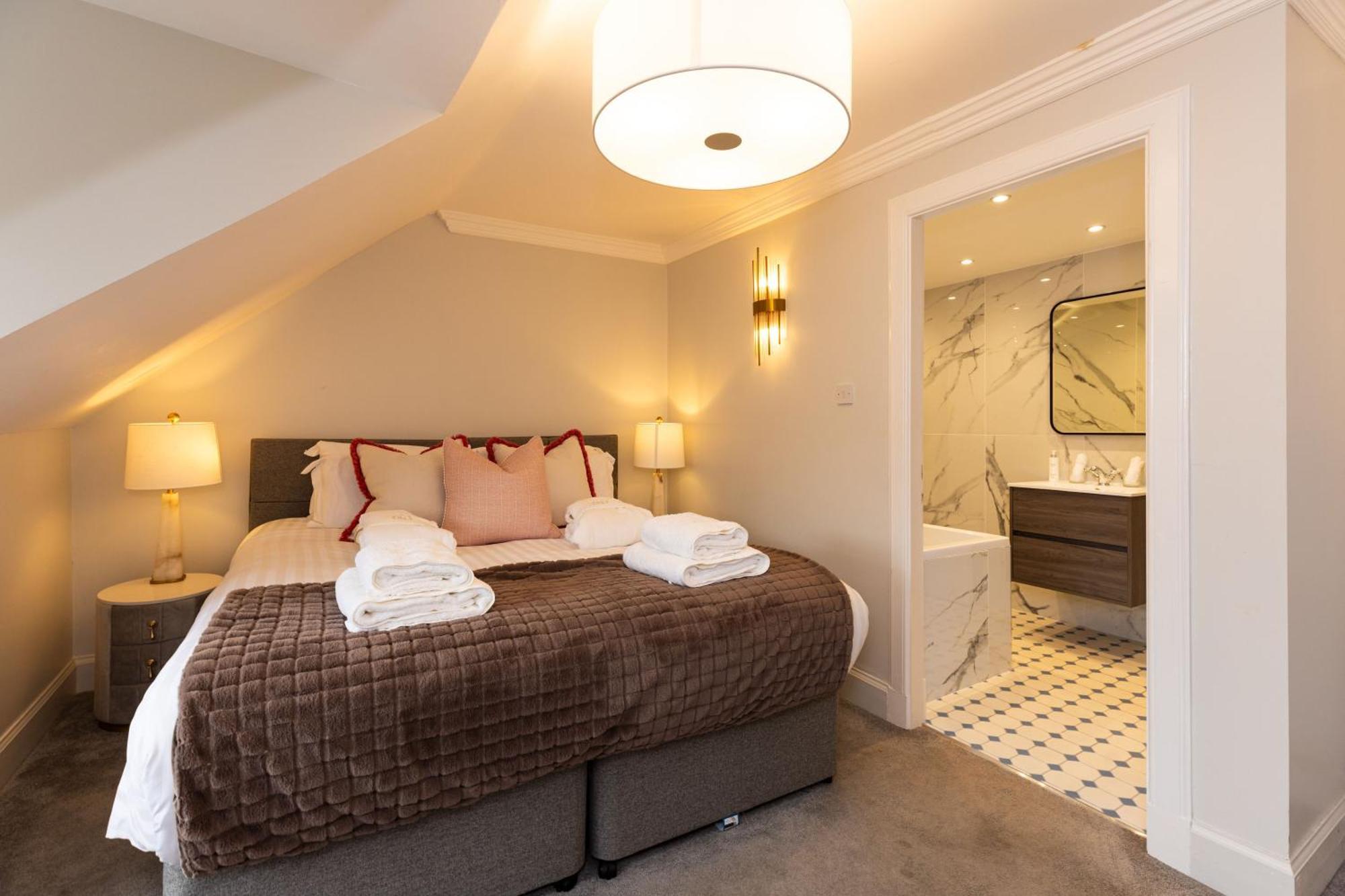 Righ Properties - Luxurious City Centre Three Bedroom Apartment Édimbourg Extérieur photo