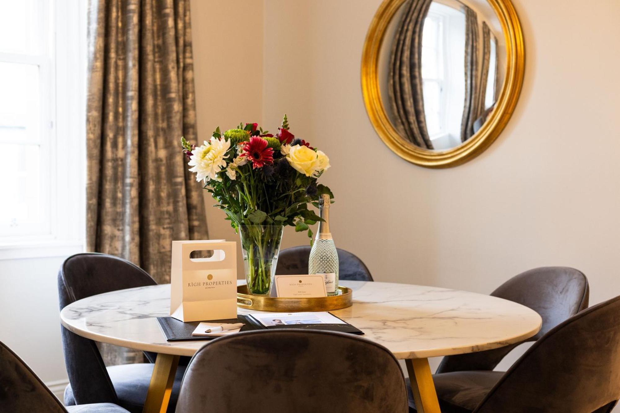 Righ Properties - Luxurious City Centre Three Bedroom Apartment Édimbourg Extérieur photo